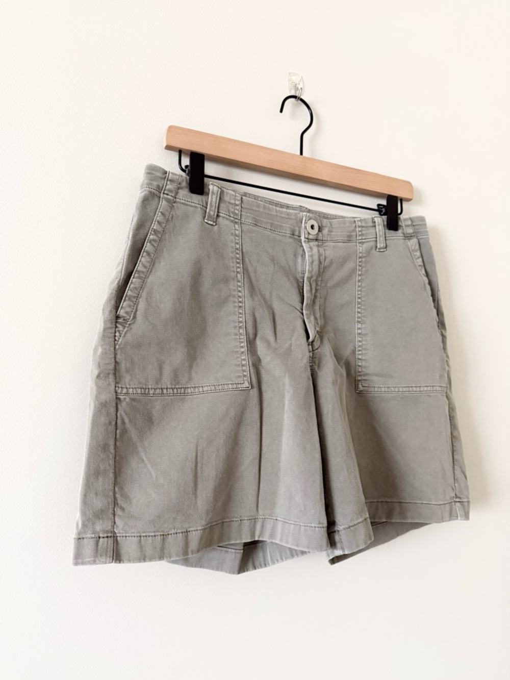 J. Jill Utility Patch Pocket Bermuda Shorts Size 10 Light Gray Cotton Blend - Picture 2 of 5